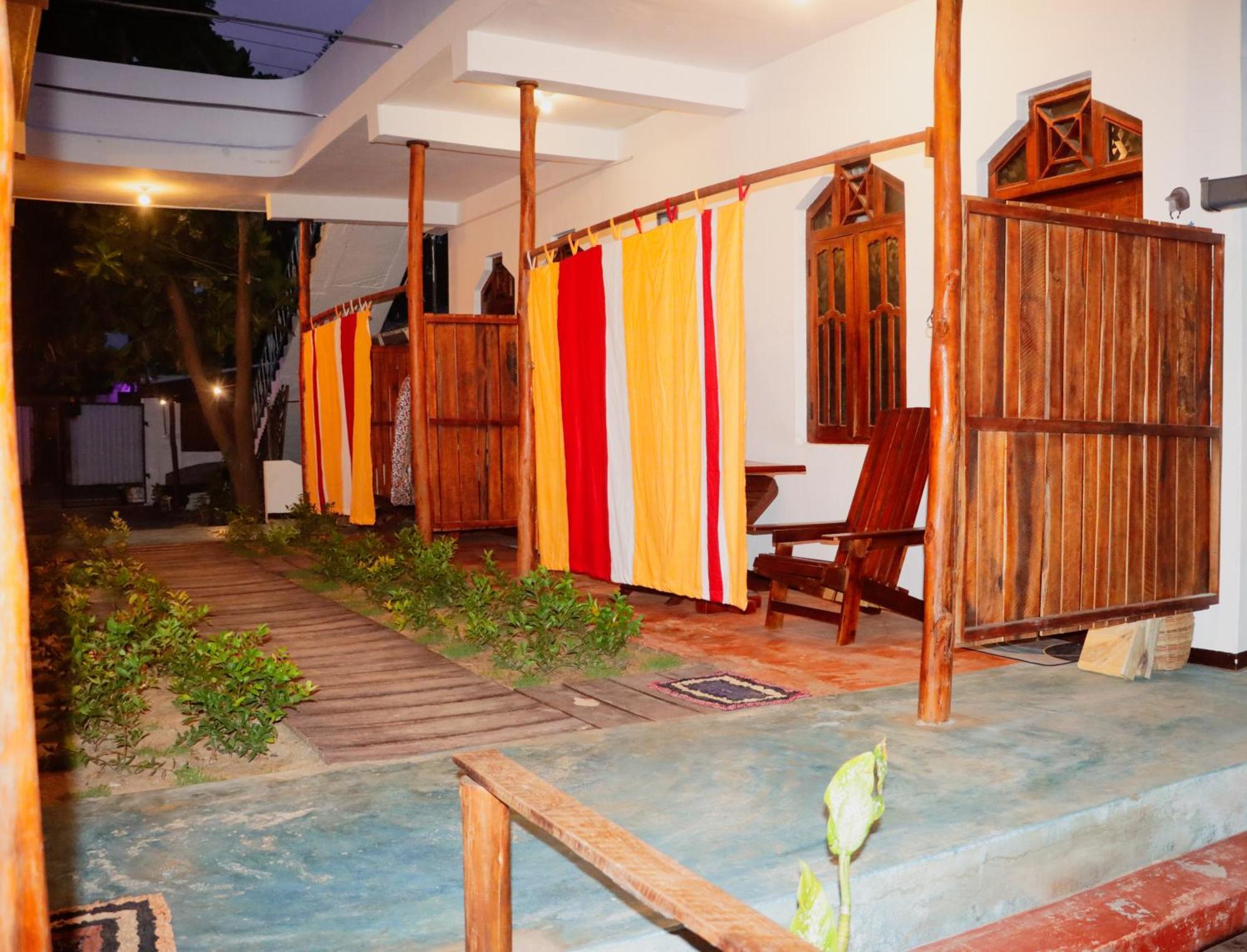 Surfers Park Arugambay Bed & Breakfast Аругам Бей Екстериор снимка